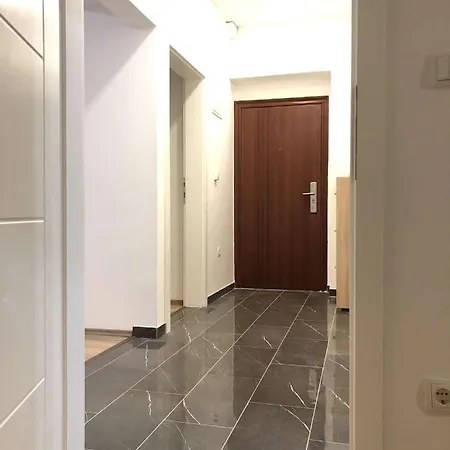 Modern In * モスタル